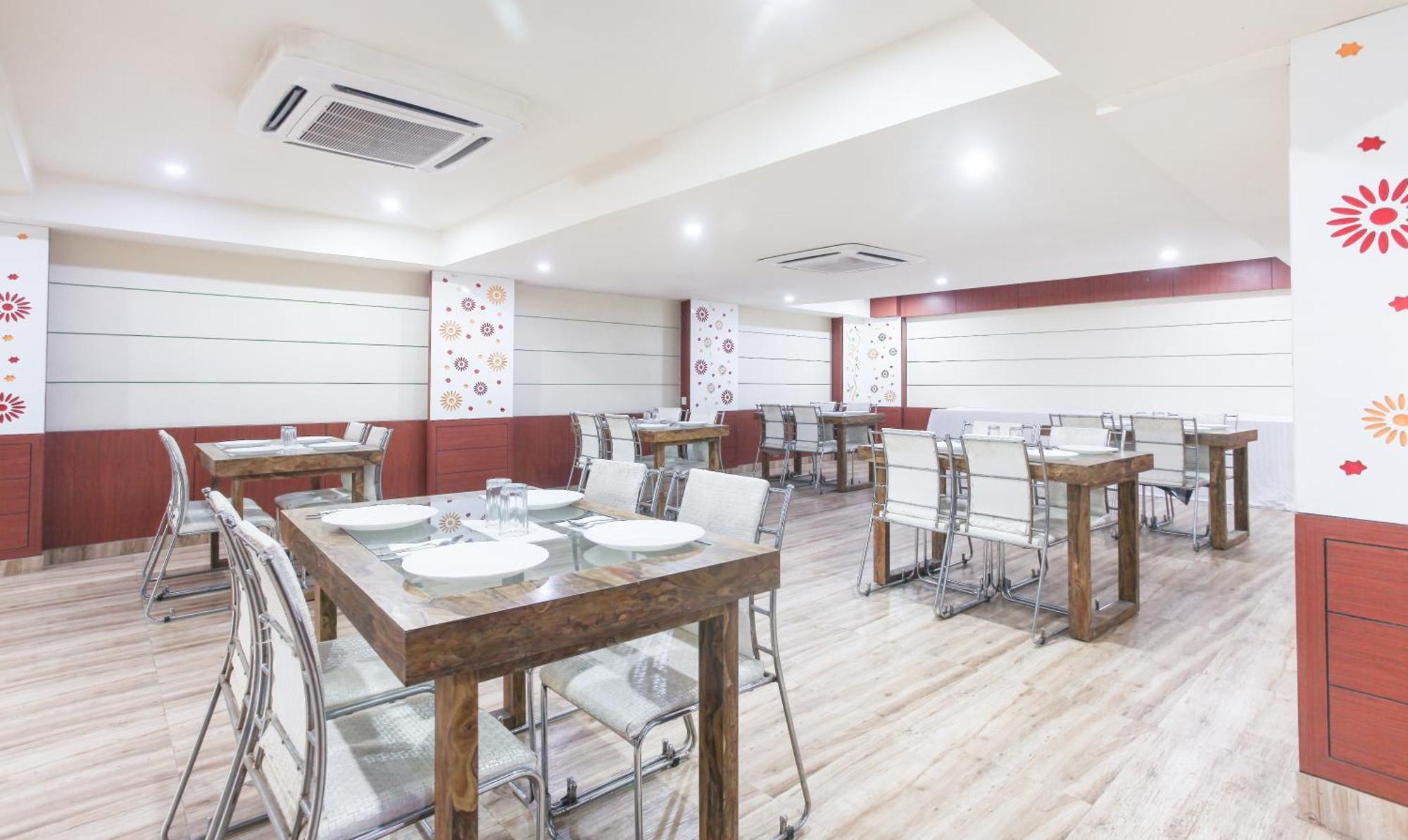 Hotel Janki International 3 Km From Kashi Vishwanath Temple Free Pickup From Railway Station Varanasi Luaran gambar