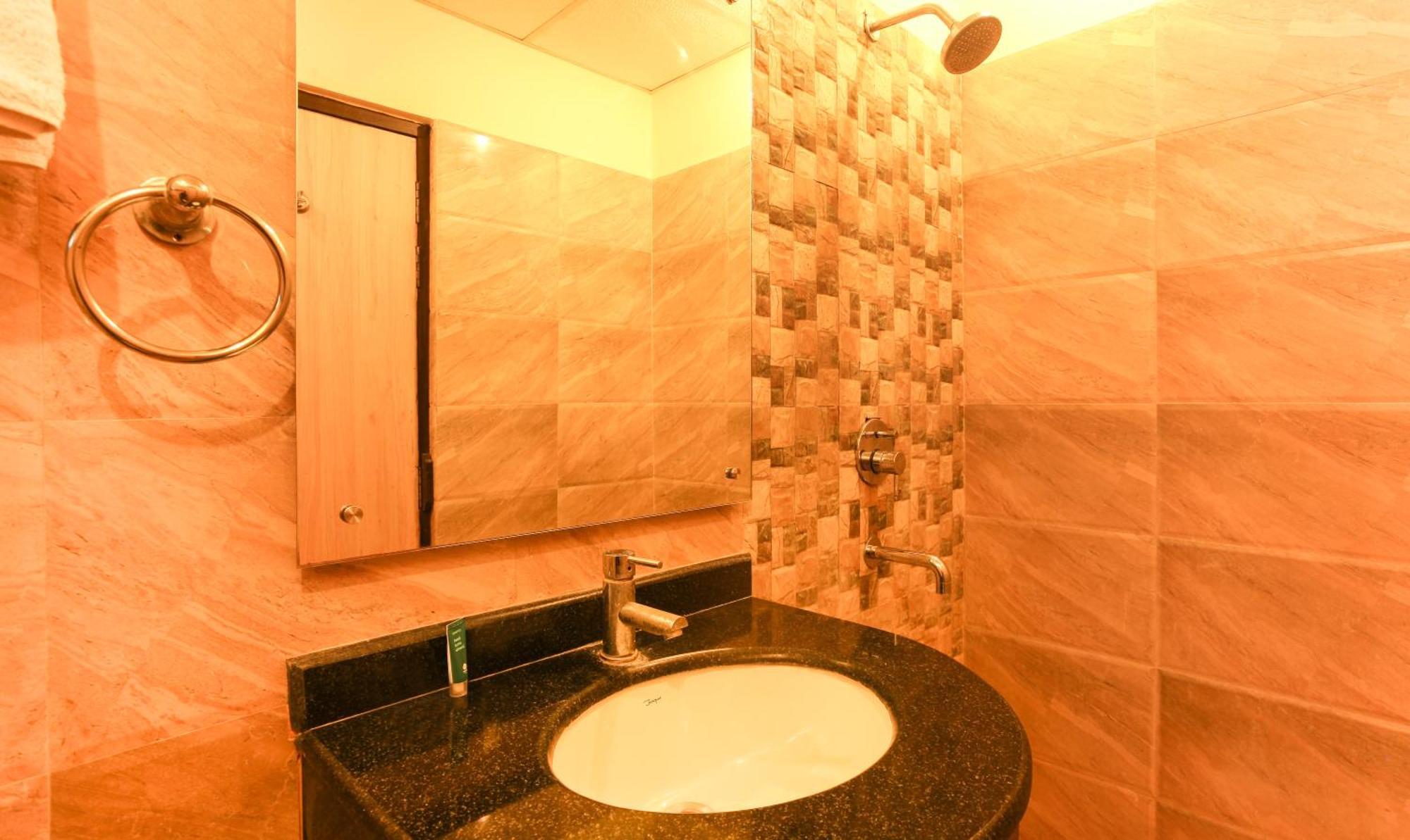 Hotel Janki International 3 Km From Kashi Vishwanath Temple Free Pickup From Railway Station Varanasi Luaran gambar