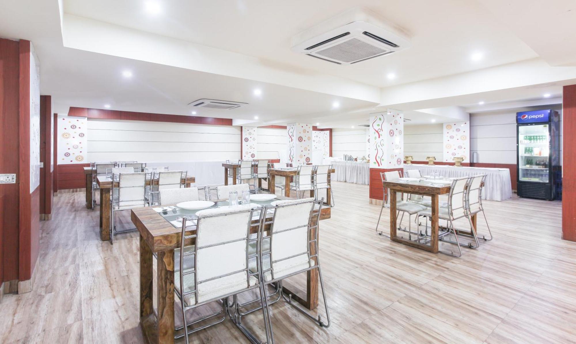 Hotel Janki International 3 Km From Kashi Vishwanath Temple Free Pickup From Railway Station Varanasi Luaran gambar