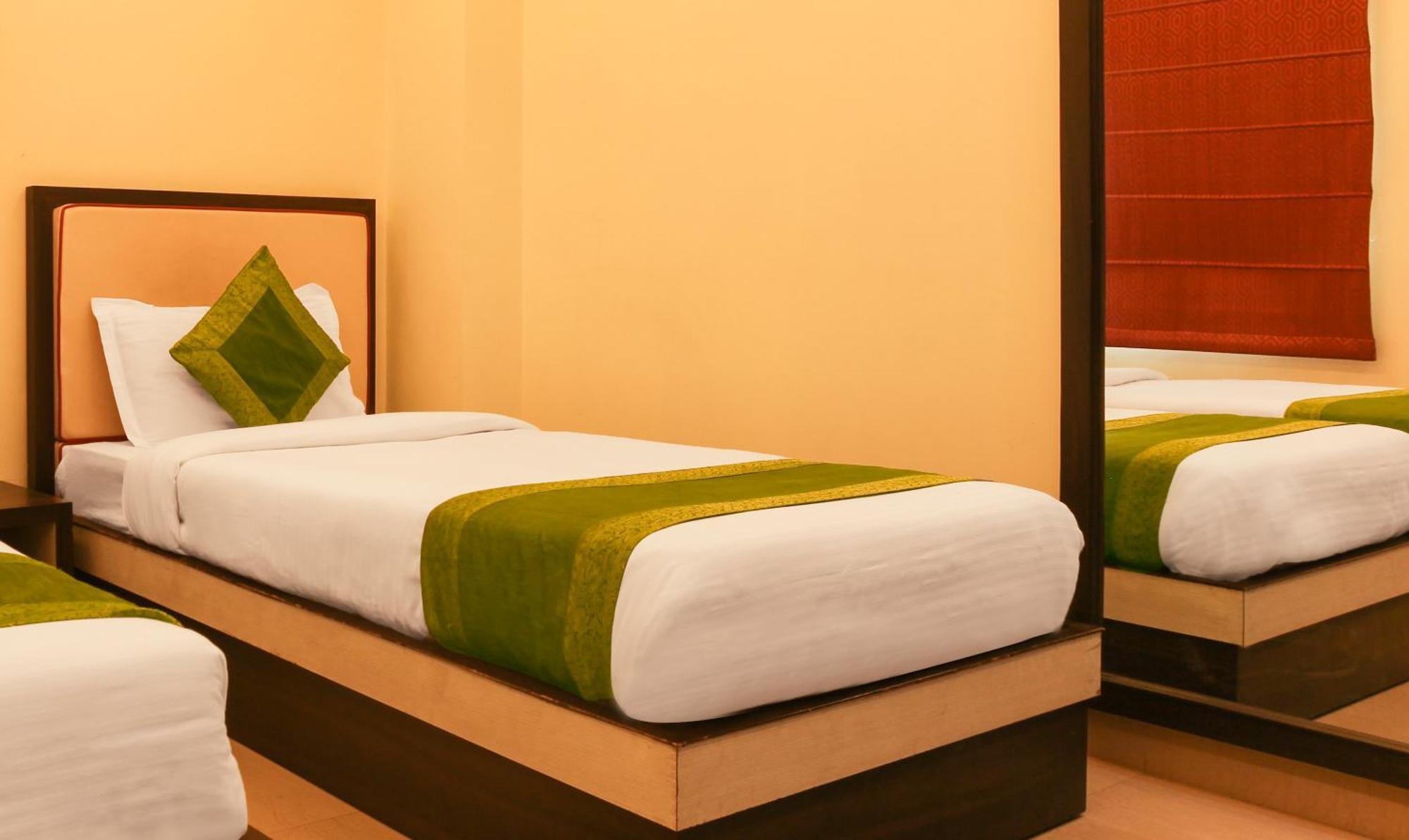 Hotel Janki International 3 Km From Kashi Vishwanath Temple Free Pickup From Railway Station Varanasi Luaran gambar