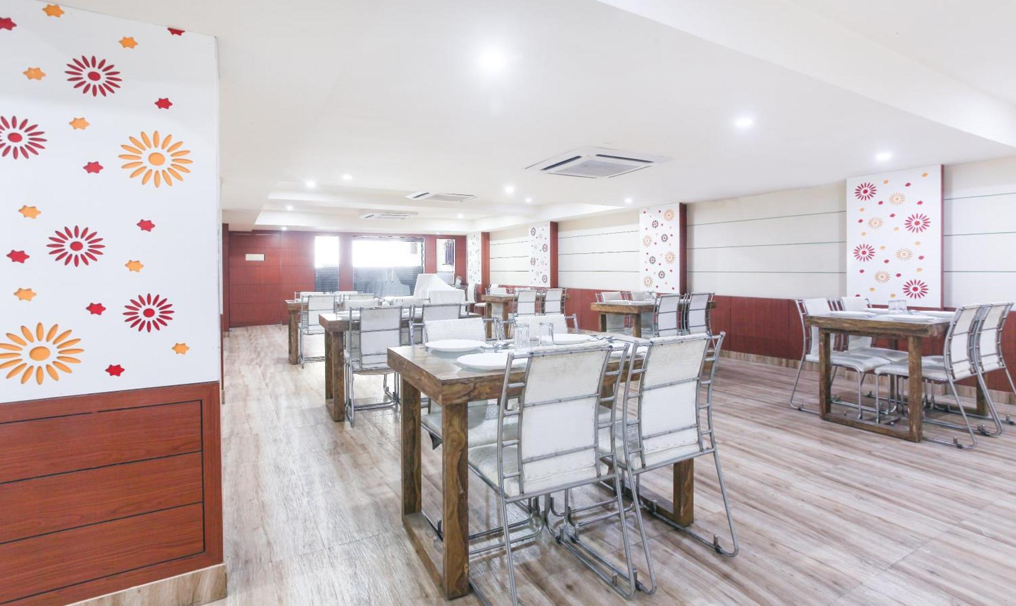 Hotel Janki International 3 Km From Kashi Vishwanath Temple Free Pickup From Railway Station Varanasi Luaran gambar