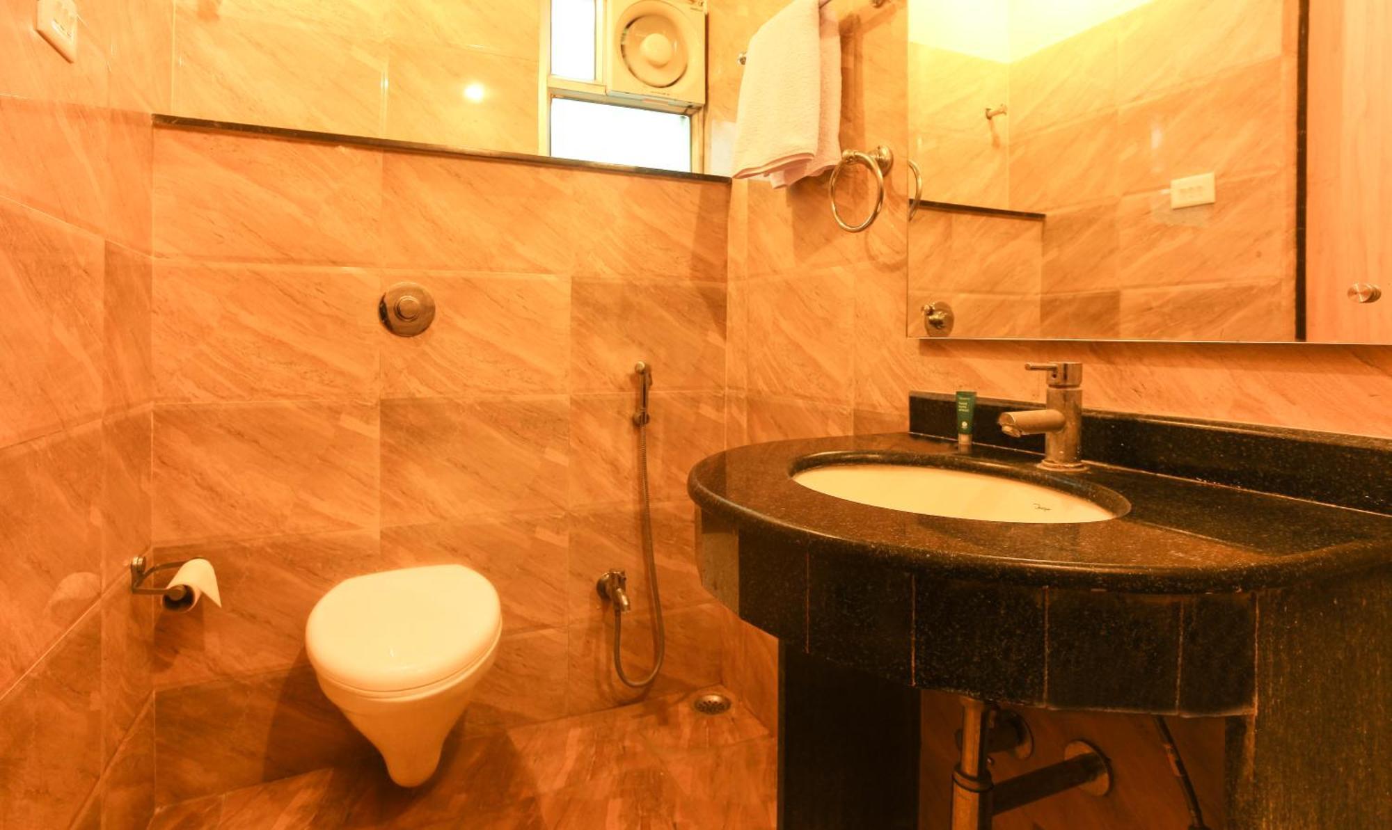 Hotel Janki International 3 Km From Kashi Vishwanath Temple Free Pickup From Railway Station Varanasi Luaran gambar