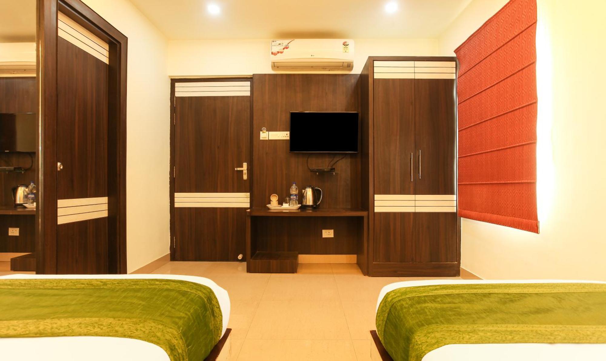 Hotel Janki International 3 Km From Kashi Vishwanath Temple Free Pickup From Railway Station Varanasi Luaran gambar