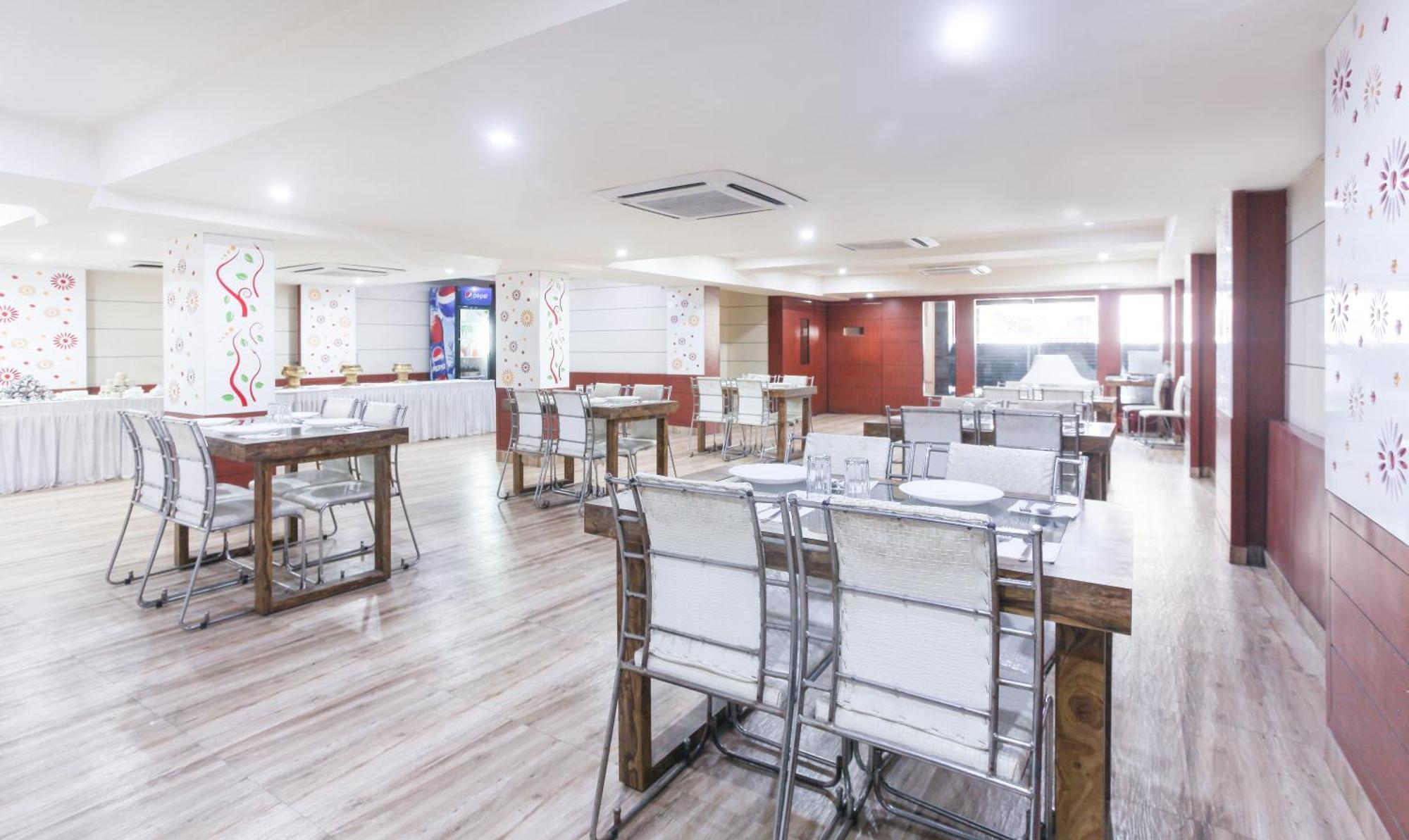 Hotel Janki International 3 Km From Kashi Vishwanath Temple Free Pickup From Railway Station Varanasi Luaran gambar