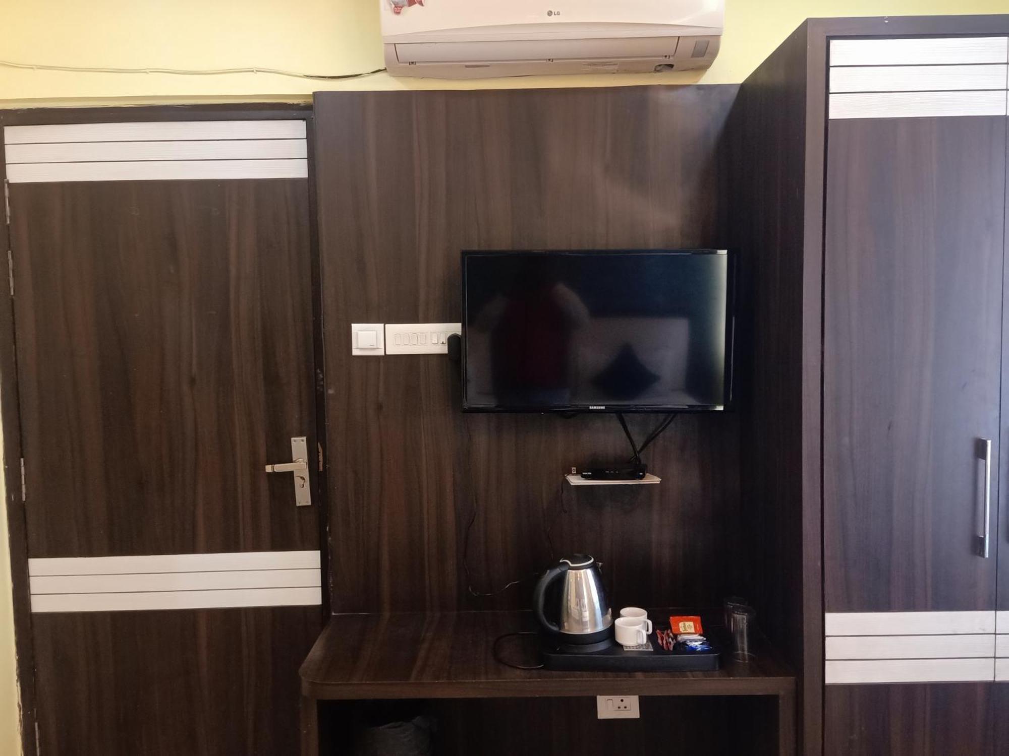 Hotel Janki International 3 Km From Kashi Vishwanath Temple Free Pickup From Railway Station Varanasi Luaran gambar